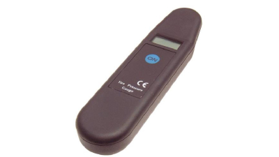 Manometru presiune aer Carpoint digital 7 bari , de plastic , lungime 145,50 mm