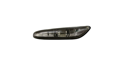 Lampa semnalizare aripa BMW Seria 1 (E81/E82/E87/E88), 09.2004-10.2013; Seria 3 (E90/E91), 2004-2012; 3 (E92/93) COUPE/CABRIO, 09.2006-03.2010; X1 (E84), 09.2009-07.2012, partea Dreapta, tip bec WY5W; fumuriu; fara soclu bec;