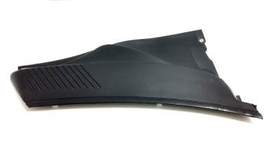 Grila ventilatie Renault Clio RS intre parbriz si motor , ornament plastic 7700410609