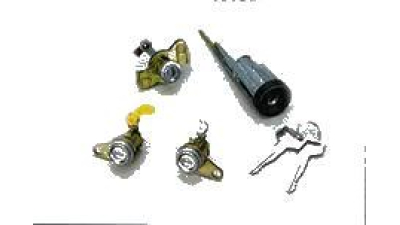 Set yale inchidere Toyota Corolla (E10), 1993-1997 Model AE100, cu chei, cu 2 butuci blocare usa, cu blocare portbagaj si apasati butonul de eliberare, cu blocare aprindere, 69005-1A640,