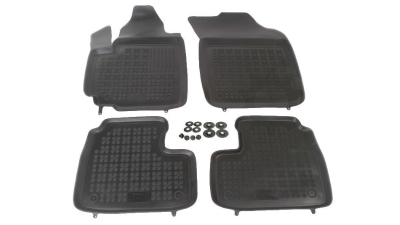 Set covorase auto din cauciuc Suzuki Swift 3, inainte de facelift 2005-2008 , presuri tip tavita marca Rezaw Plast