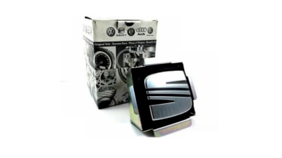 Maner exterior hayon spate cu emblema Seat Toledo 6J 2008-11.2013, Leon 04.2012-12.2012, Altea 05.2010-06.2013, EXEO 12.2008-08.2013, negru-satin/crom stralucitor, 6J4827565E RYP, piesa originala VAG