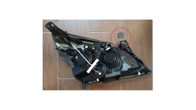 Far Opel Vectra C 09.2005-09.2008 SIGNUM 09.2005-08.2008 TYC fata stanga, tip bec H1+H7, culoare rama negru CLEMA RUPTA